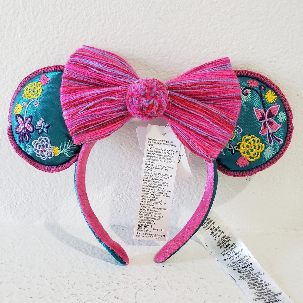 Disney Club Encanto NWT PRICE FIRM